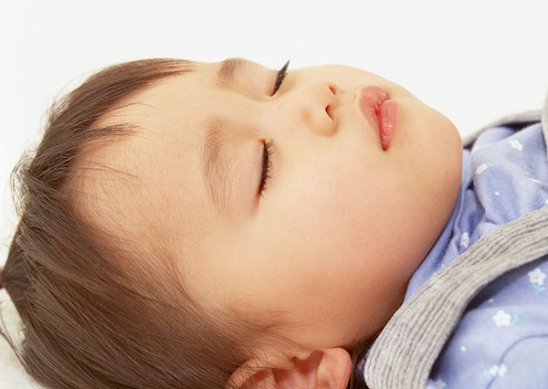 大雪出生的双胞胎男孩起名 兄弟感情越来越好