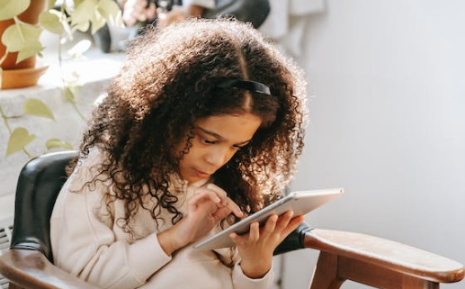 2024年4月3日农历二月二十五出生的女生名字 女孩玩温柔起名
